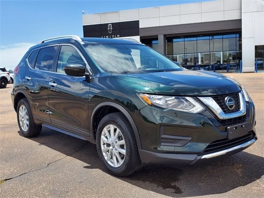 2018 Nissan Rogue SV photo 1