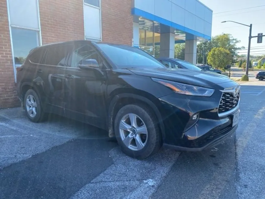 2021 Toyota Highlander L photo 1