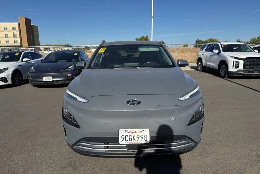 2022 Hyundai Kona Electric Limited photo 1