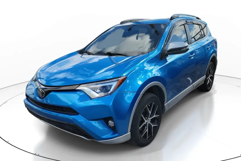 2018 Toyota RAV4 SE photo 1