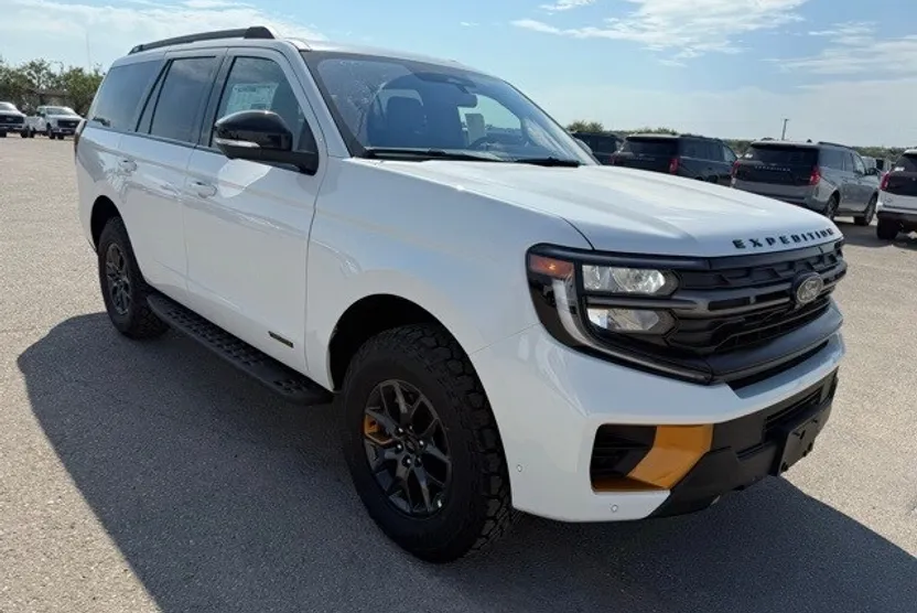 2025 Ford Expedition photo 1