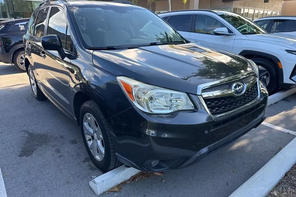 2016 Subaru Forester 2.5i Premium photo 1
