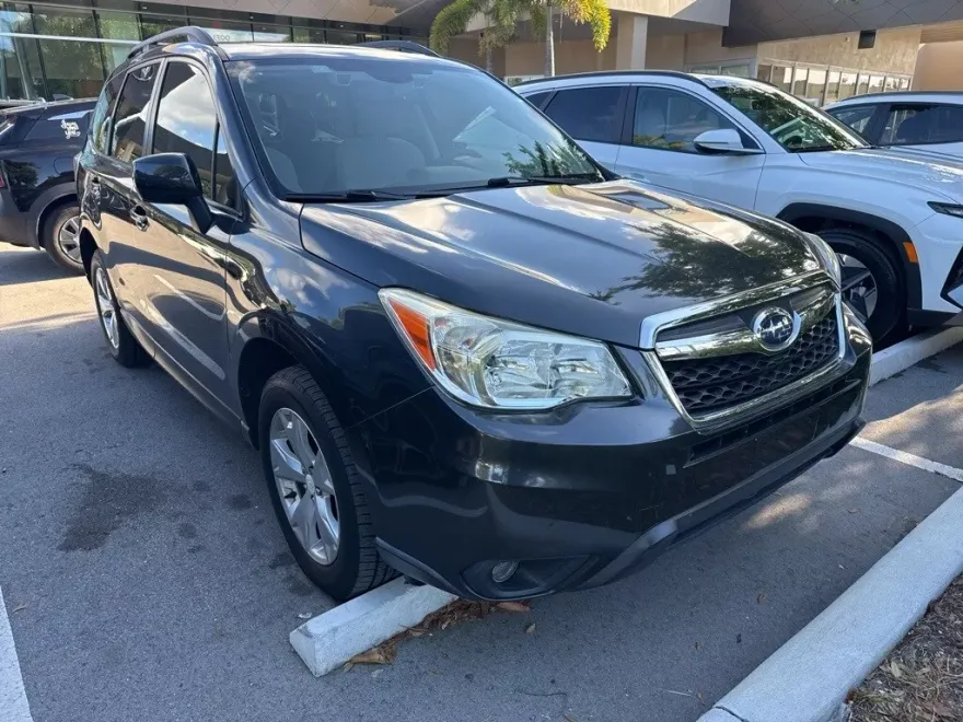 2016 Subaru Forester 2.5i Premium photo 1