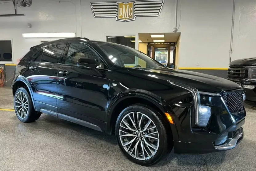2024 Cadillac XT4 Sport photo 1