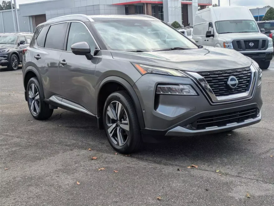 2022 Nissan Rogue SL photo 1