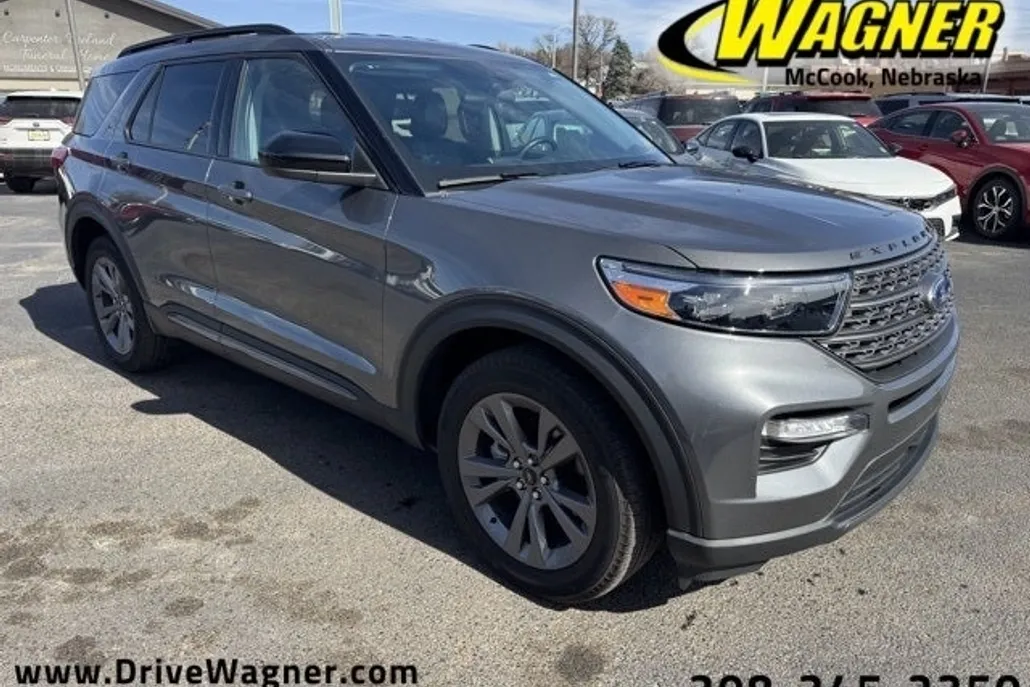 2023 Ford Explorer XLT photo 1