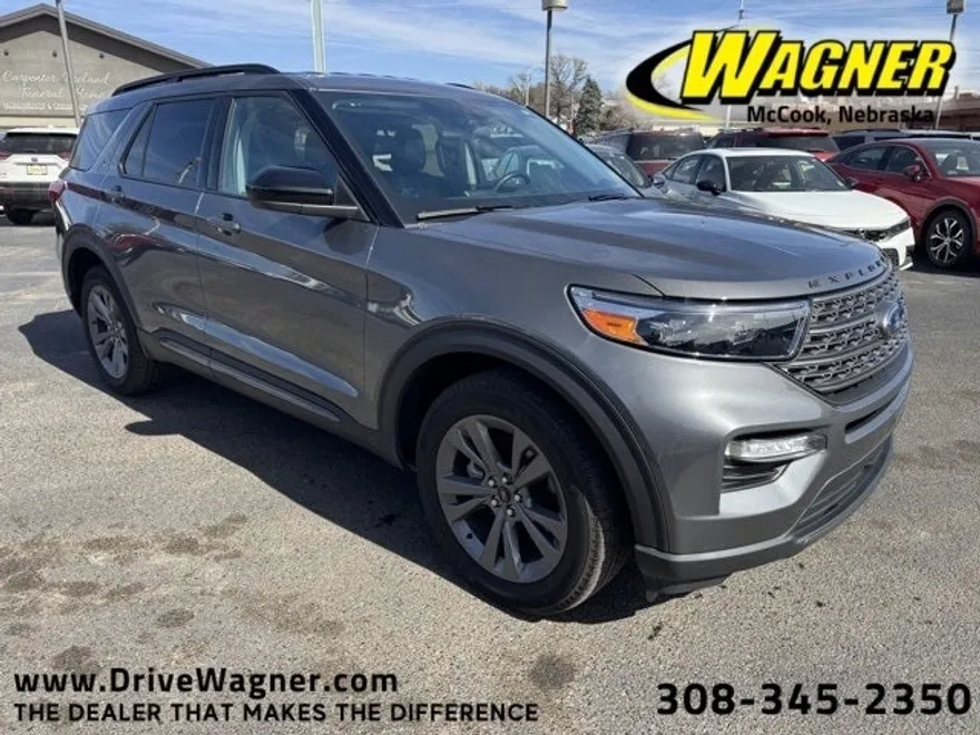 2023 Ford Explorer XLT photo 1