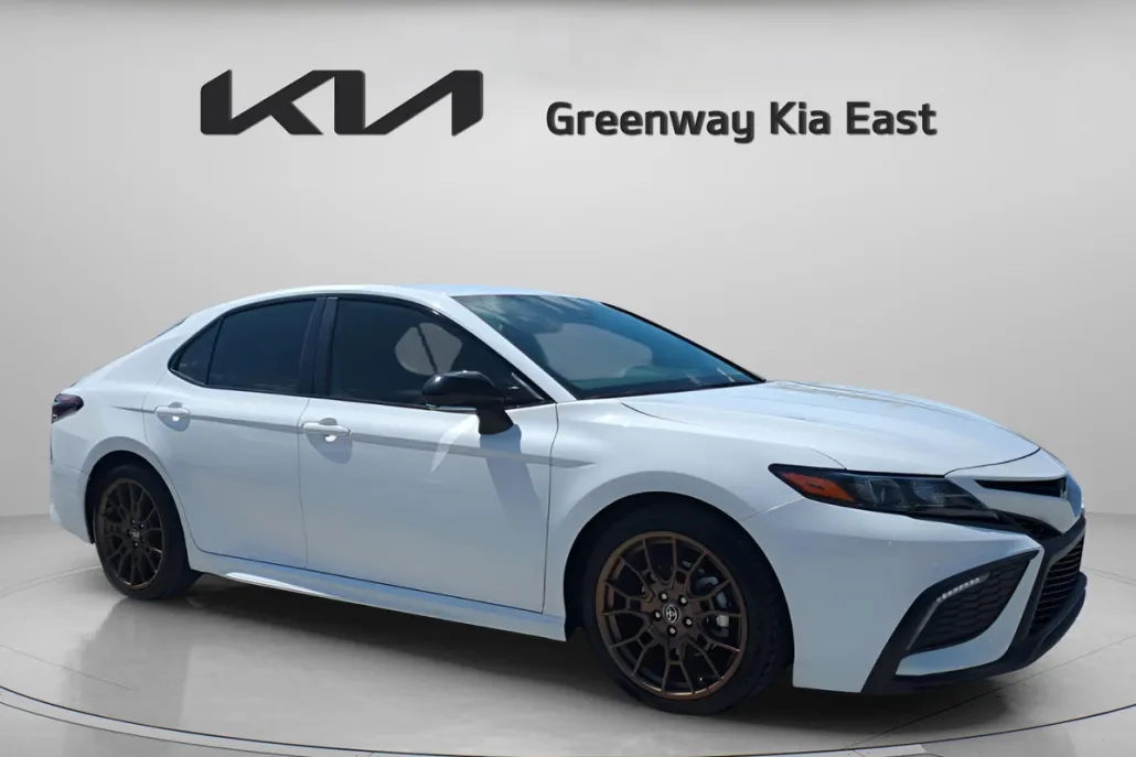 2023 Toyota Camry SE photo 1