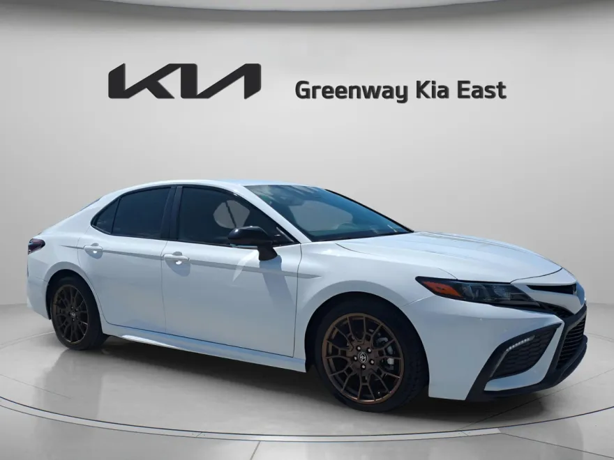 2023 Toyota Camry SE photo 1