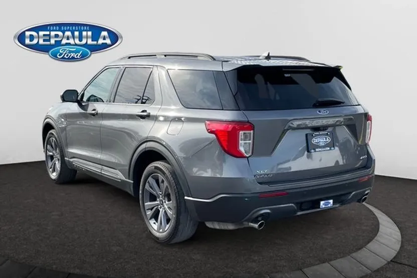 2021 Ford Explorer XLT photo 1