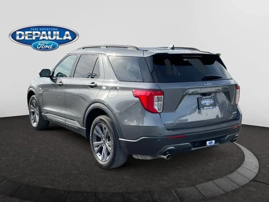 2021 Ford Explorer XLT photo 1