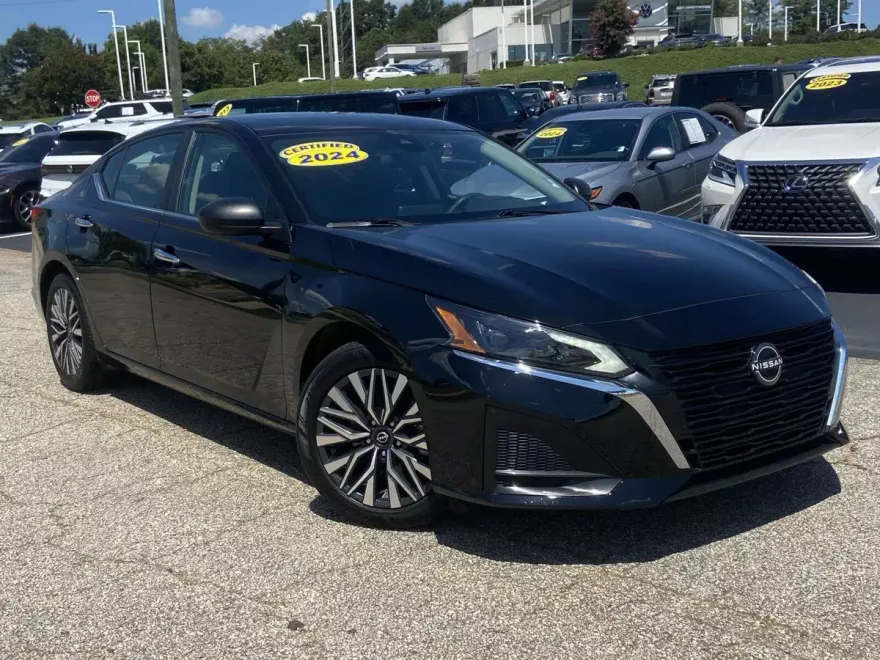 2024 Nissan Altima 2.5 SV photo 1