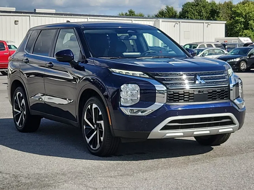 2024 Mitsubishi Outlander SE photo 1