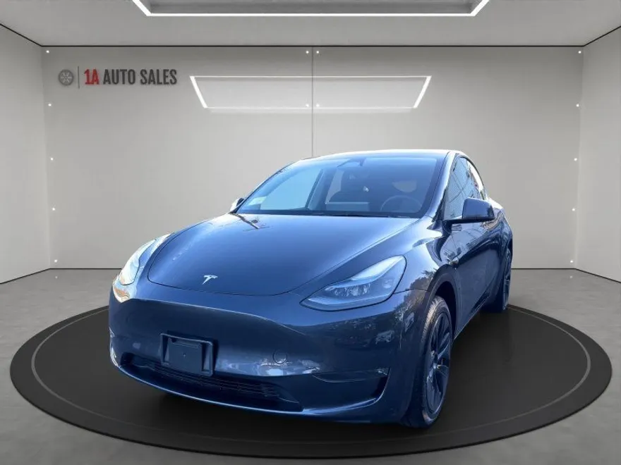 2024 Tesla Model Y Long Range photo 1