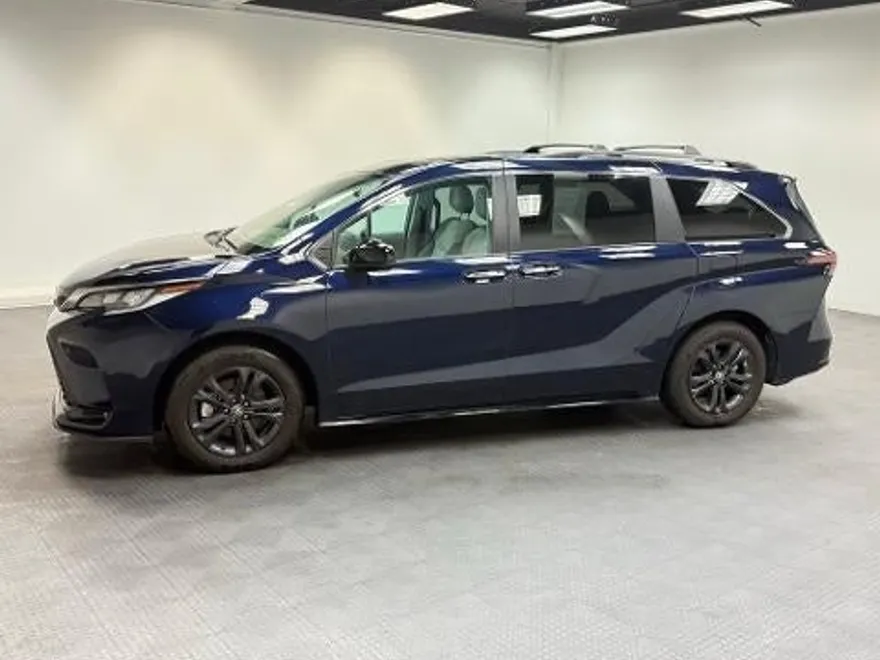 2024 Toyota Sienna XSE photo 1