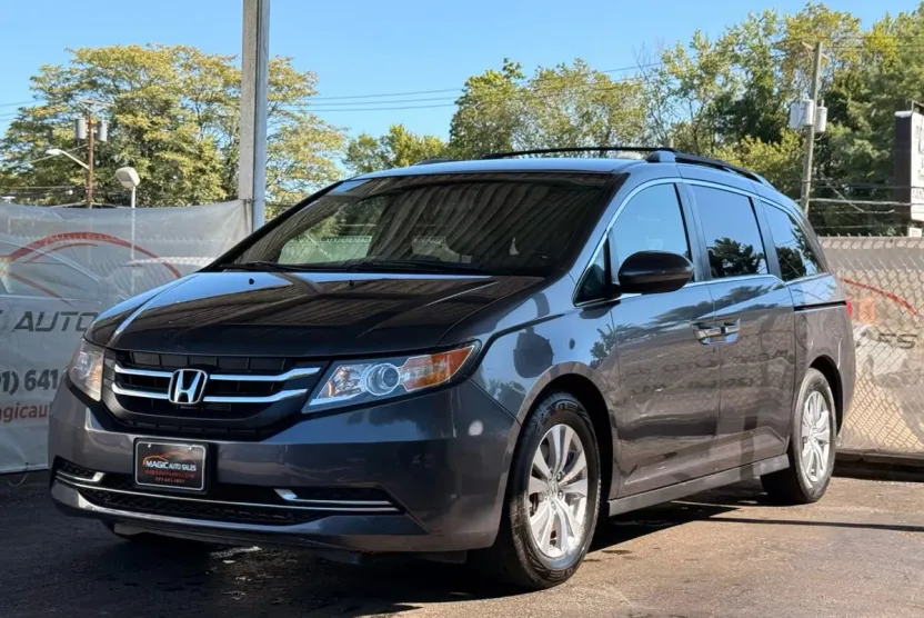 2016 Honda Odyssey SE photo 1