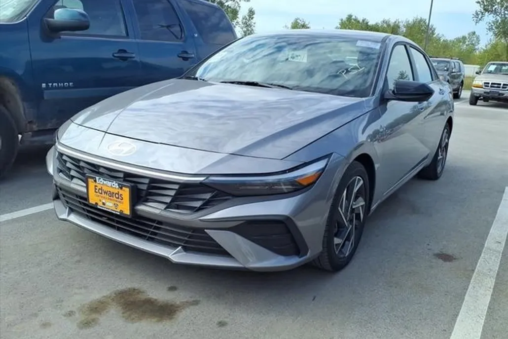 2025 Hyundai Elantra SEL Sport photo 1