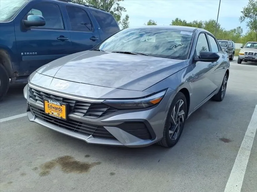 2025 Hyundai Elantra SEL Sport photo 1