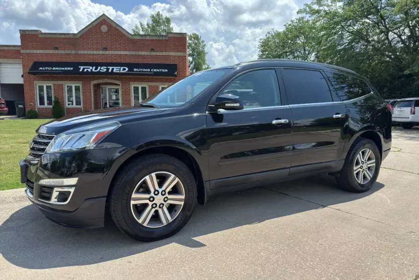 2016 Chevrolet Traverse 2LT photo 1