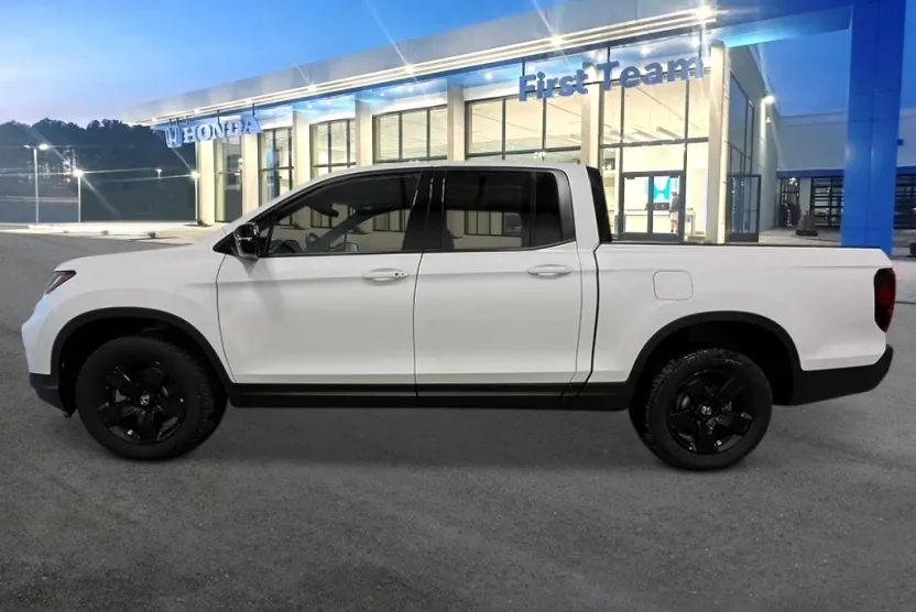 2025 Honda Ridgeline Black Edition photo 1