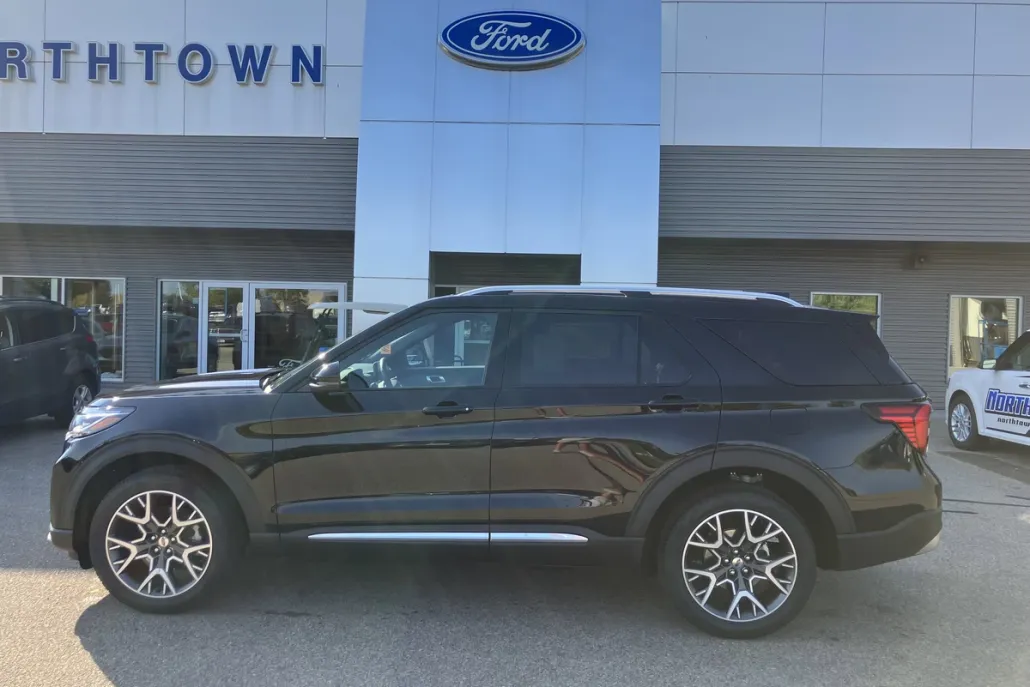 2025 Ford Explorer Platinum photo 1