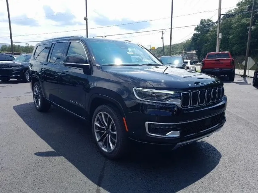 2023 Jeep Wagoneer L Series III photo 1