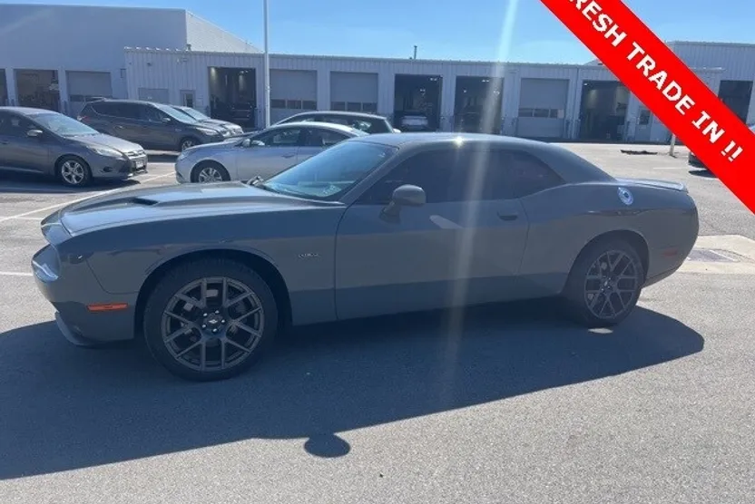 2018 Dodge Challenger R/T photo 1