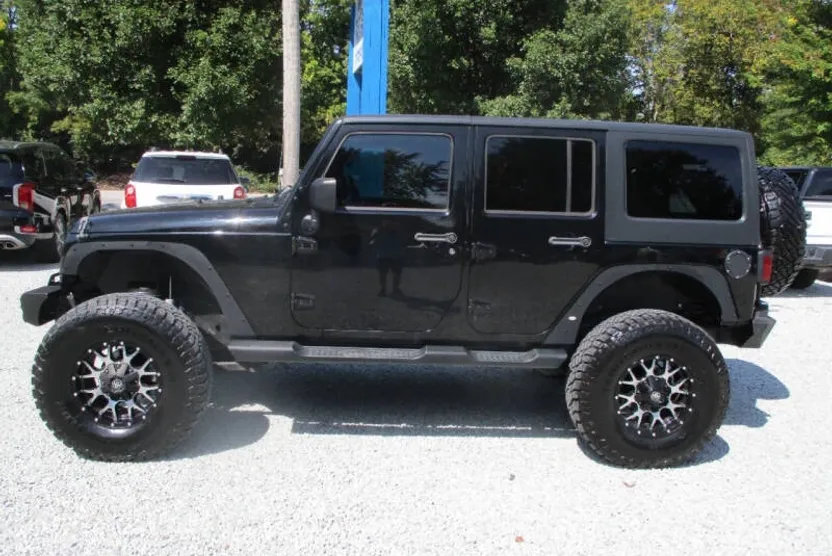 2014 Jeep Wrangler Sahara photo 1