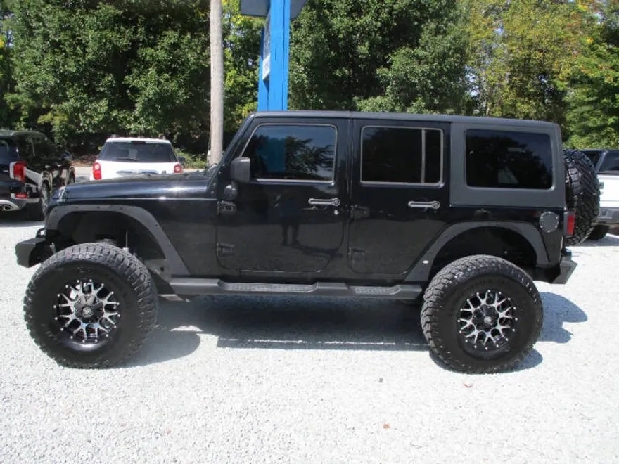 2014 Jeep Wrangler Sahara photo 1