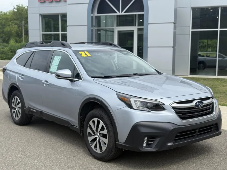 2021 Subaru Outback Premium photo 1