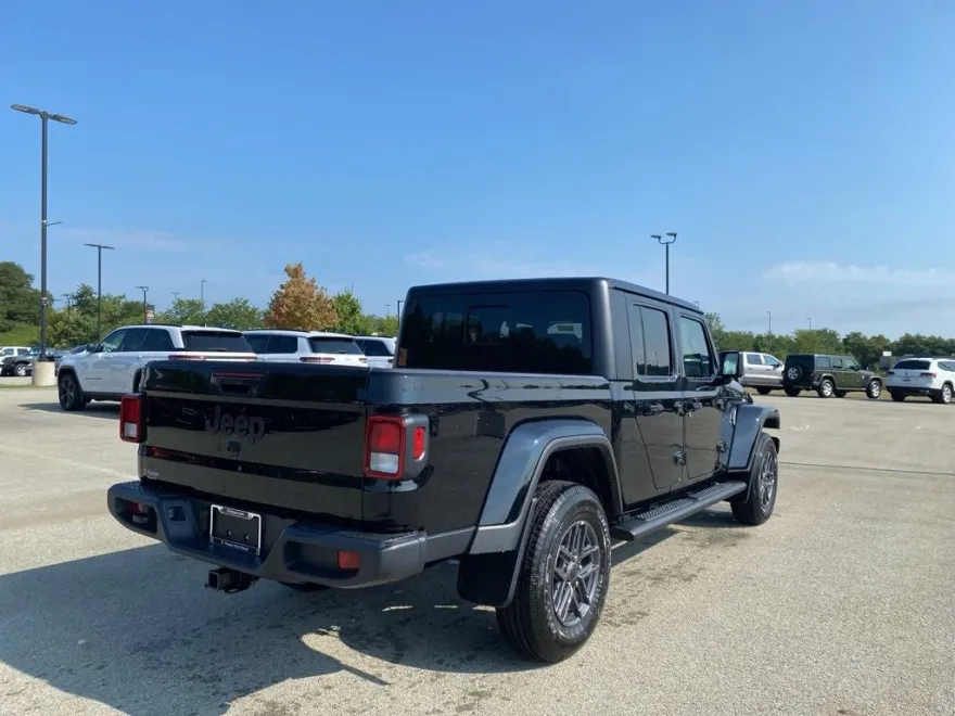 2025 Jeep Gladiator Sport S photo 1