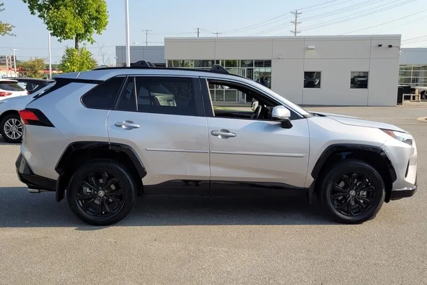 2024 Toyota RAV4 Hybrid SE photo 1
