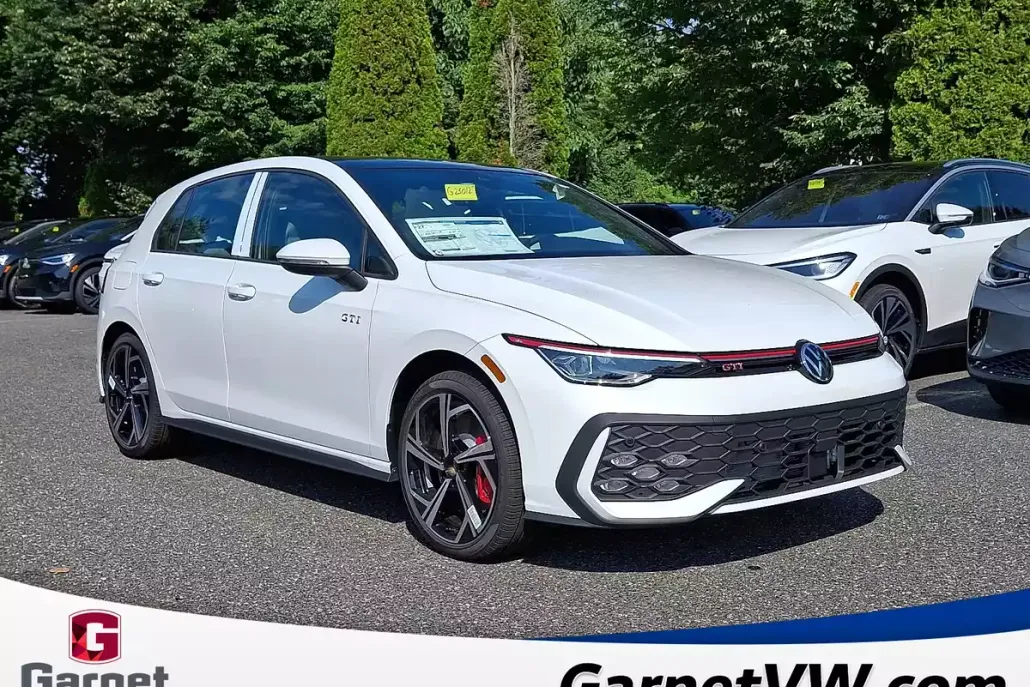 2025 Volkswagen Golf GTI SE photo 1