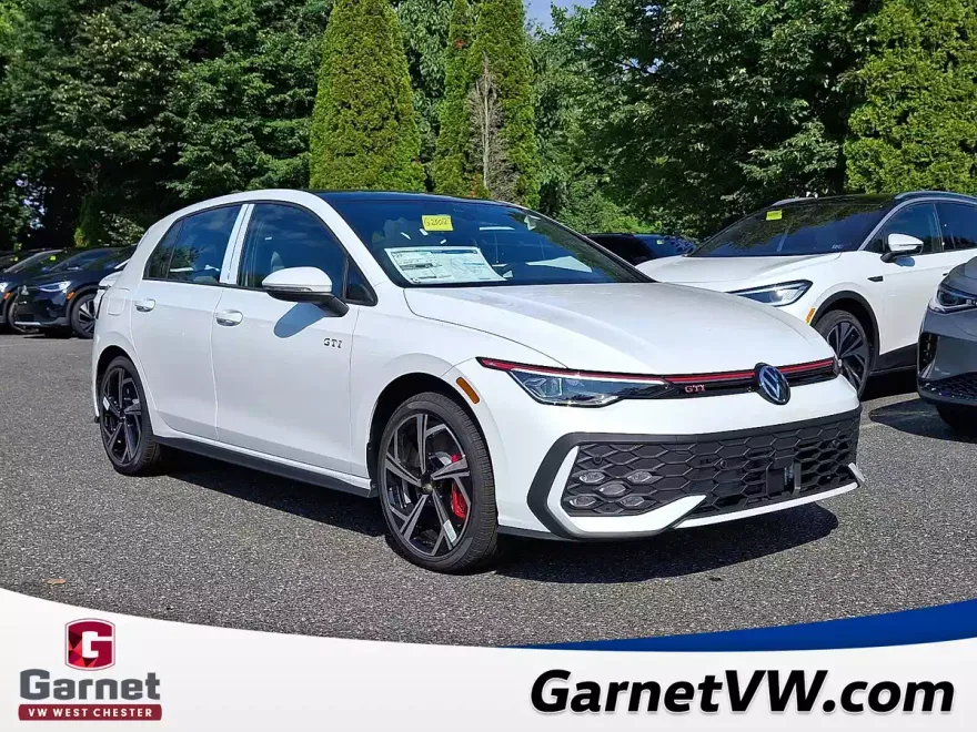 2025 Volkswagen Golf GTI SE photo 1