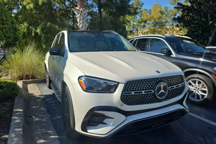 2024 Mercedes Benz GLE 450e photo 1