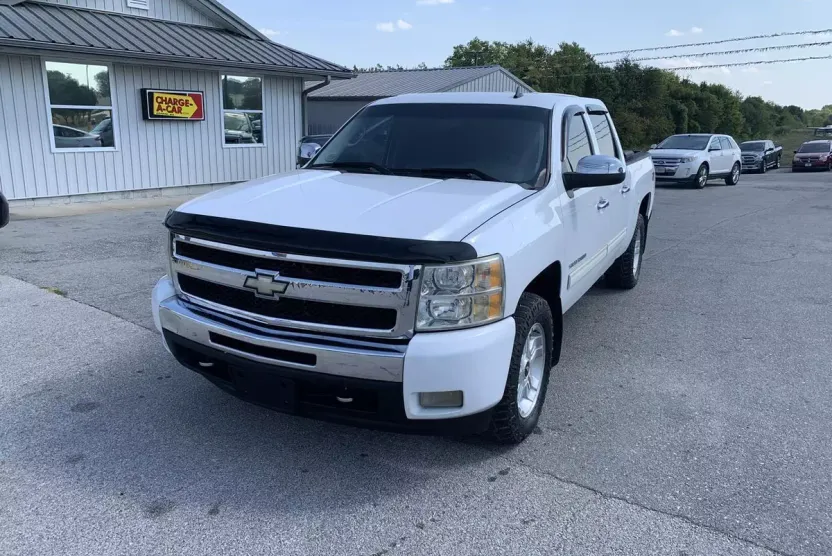 2011 Chevrolet Silverado 1500 LT photo 1