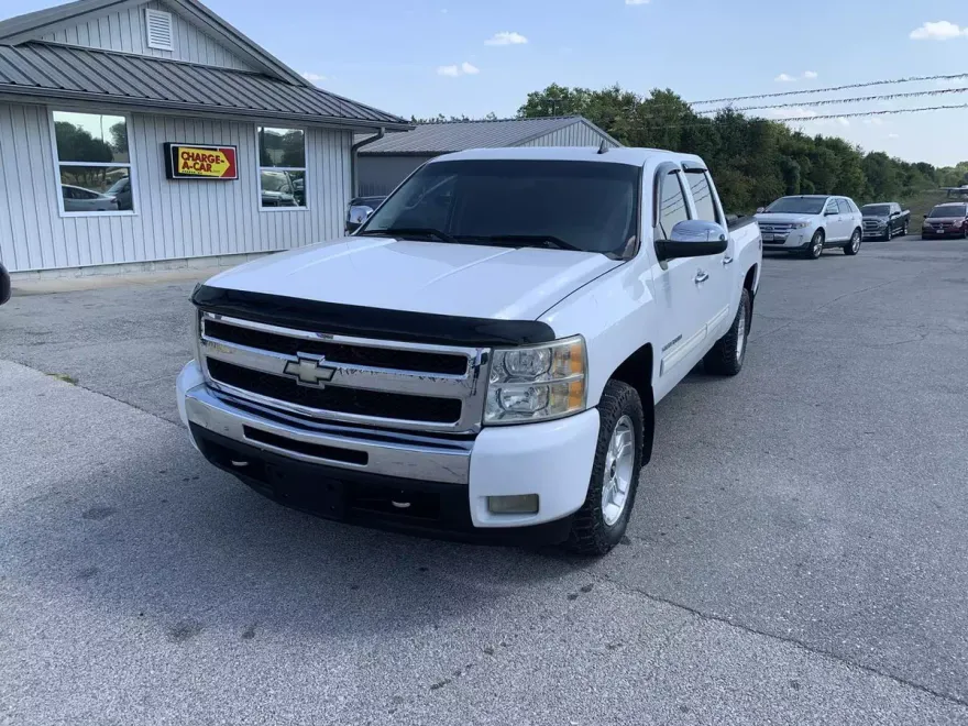 2011 Chevrolet Silverado 1500 LT photo 1