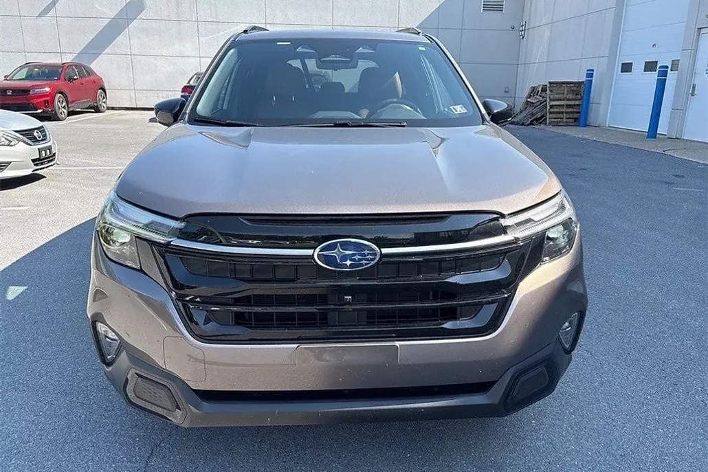 2025 Subaru Forester Touring photo 1