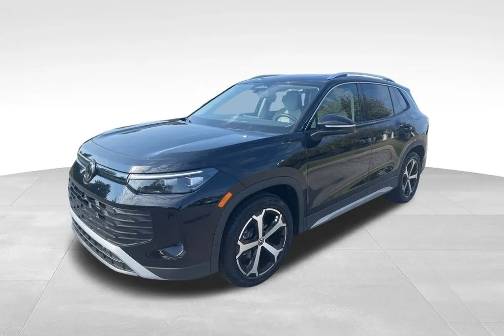 2025 Volkswagen Tiguan SE photo 1