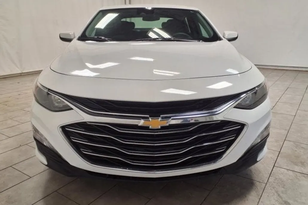 2024 Chevrolet Malibu 1LT photo 1
