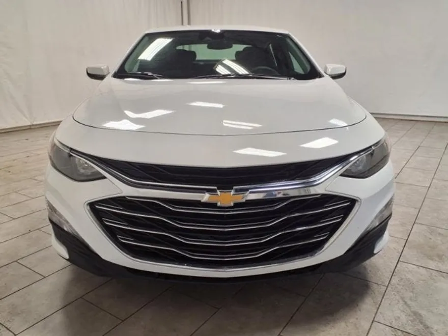 2024 Chevrolet Malibu 1LT photo 1