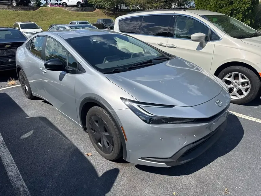 2024 Toyota Prius LE photo 1