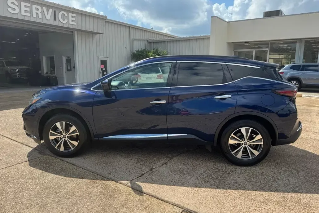 2023 Nissan Murano SV photo 1