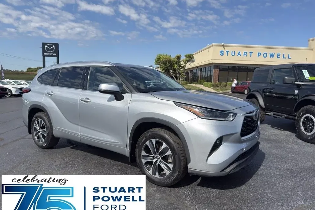 2021 Toyota Highlander XLE photo 1