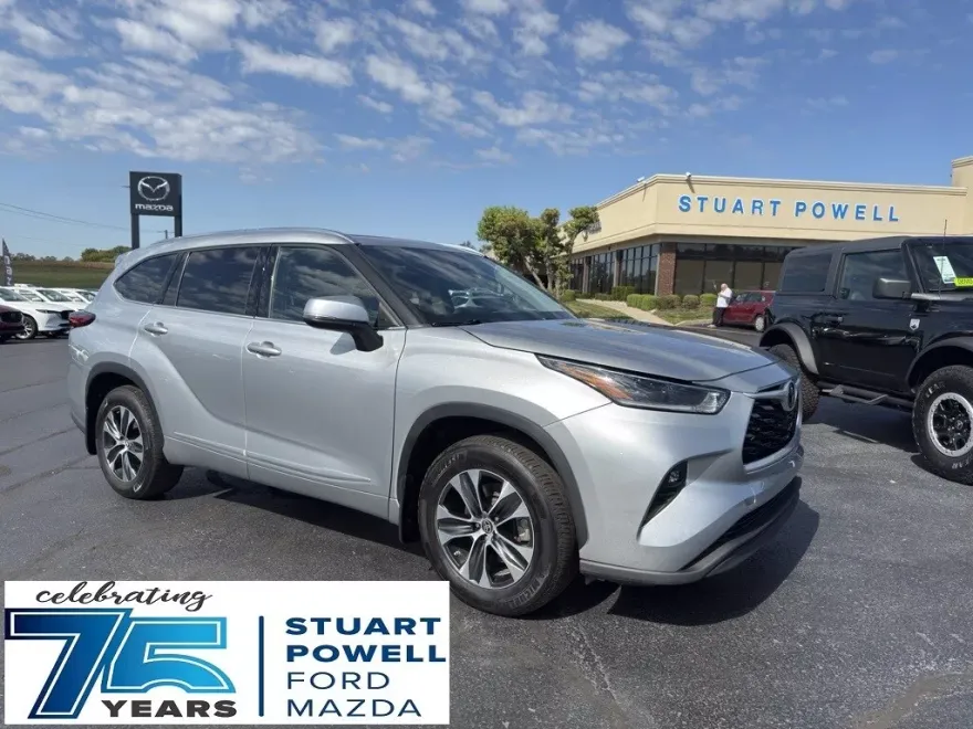 2021 Toyota Highlander XLE photo 1