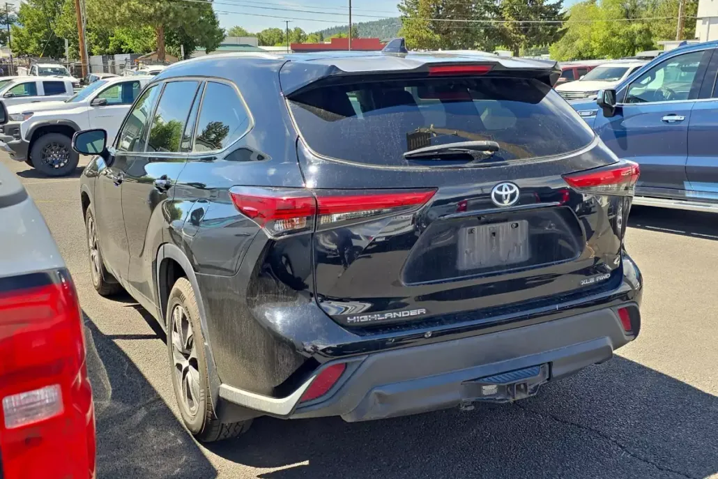 2022 Toyota Highlander XLE photo 1