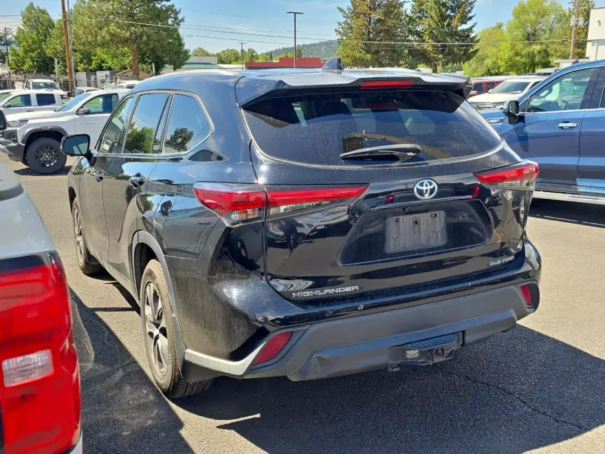 2022 Toyota Highlander XLE photo 1