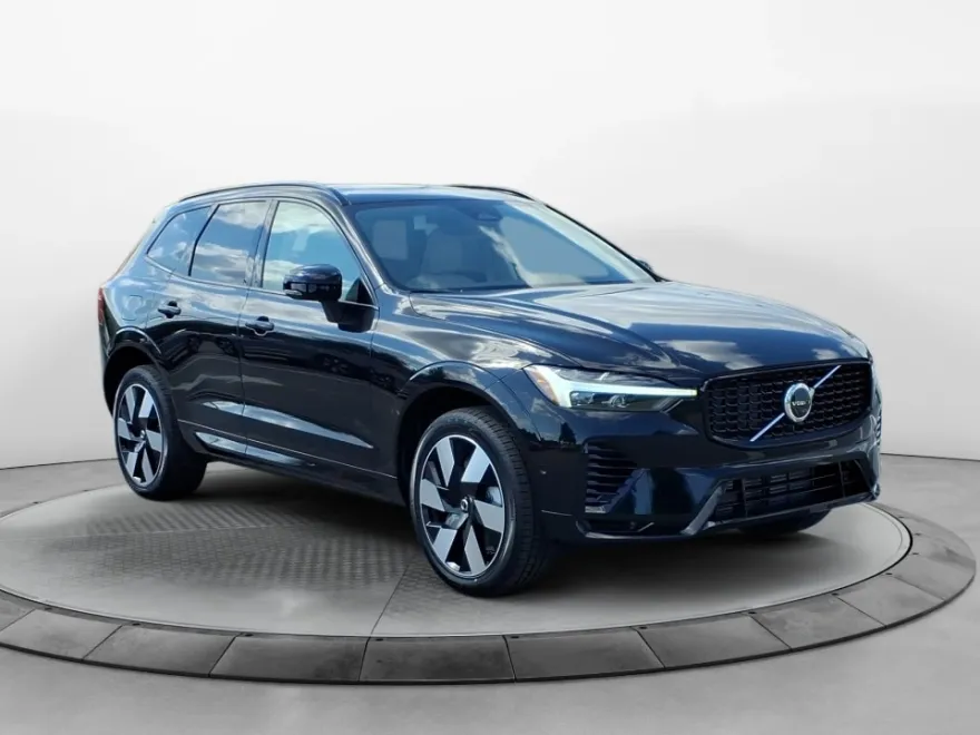 2025 Volvo XC60 Hybrid T8 Plus photo 1