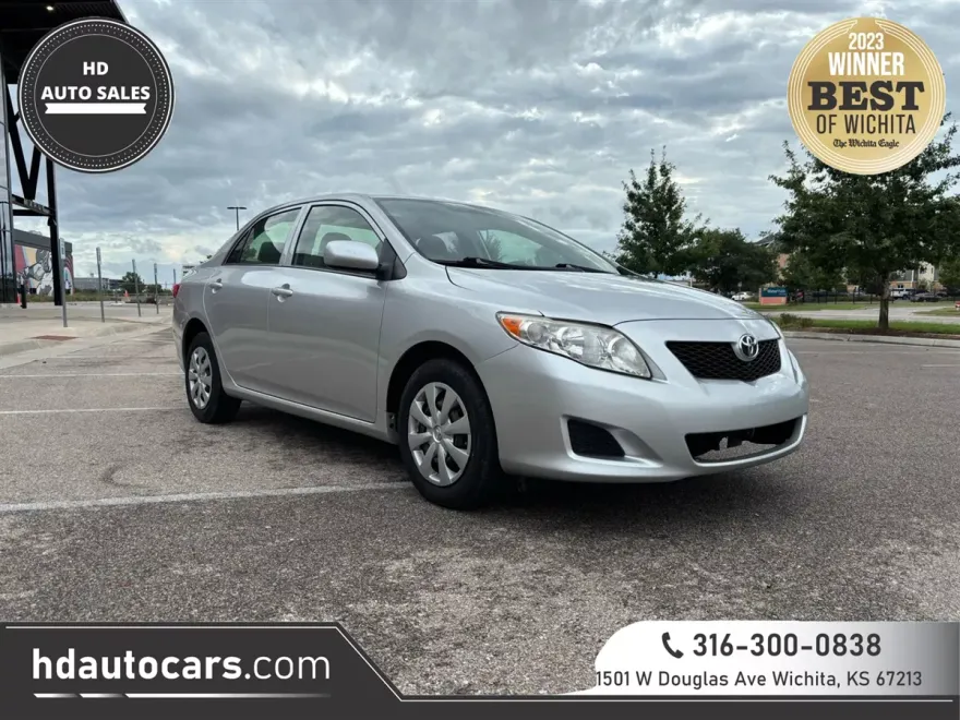 2010 Toyota Corolla LE photo 1