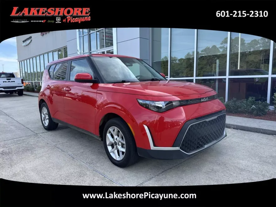 2024 Kia Soul LX photo 1